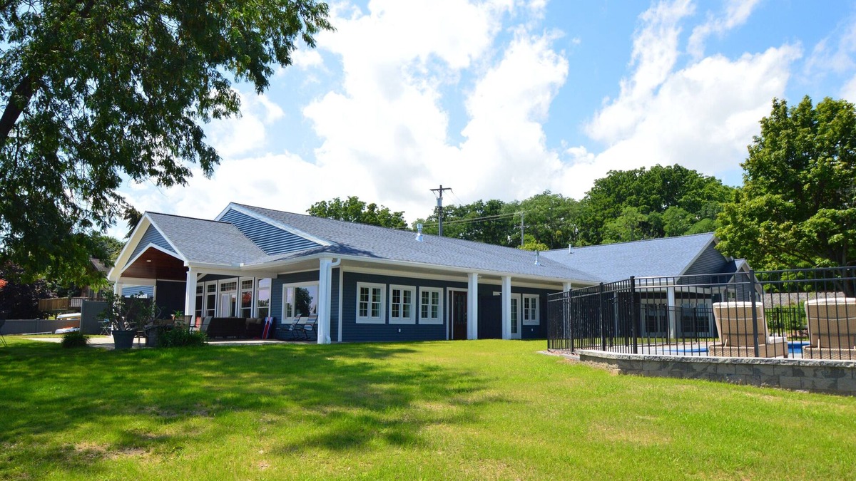 Oaks Corners Bed & Breakfast | Two Bedroom Condo at our Lakefront Paradise. Pool, Hot Tub, Kayaks and more. Sleeps 4 Adults