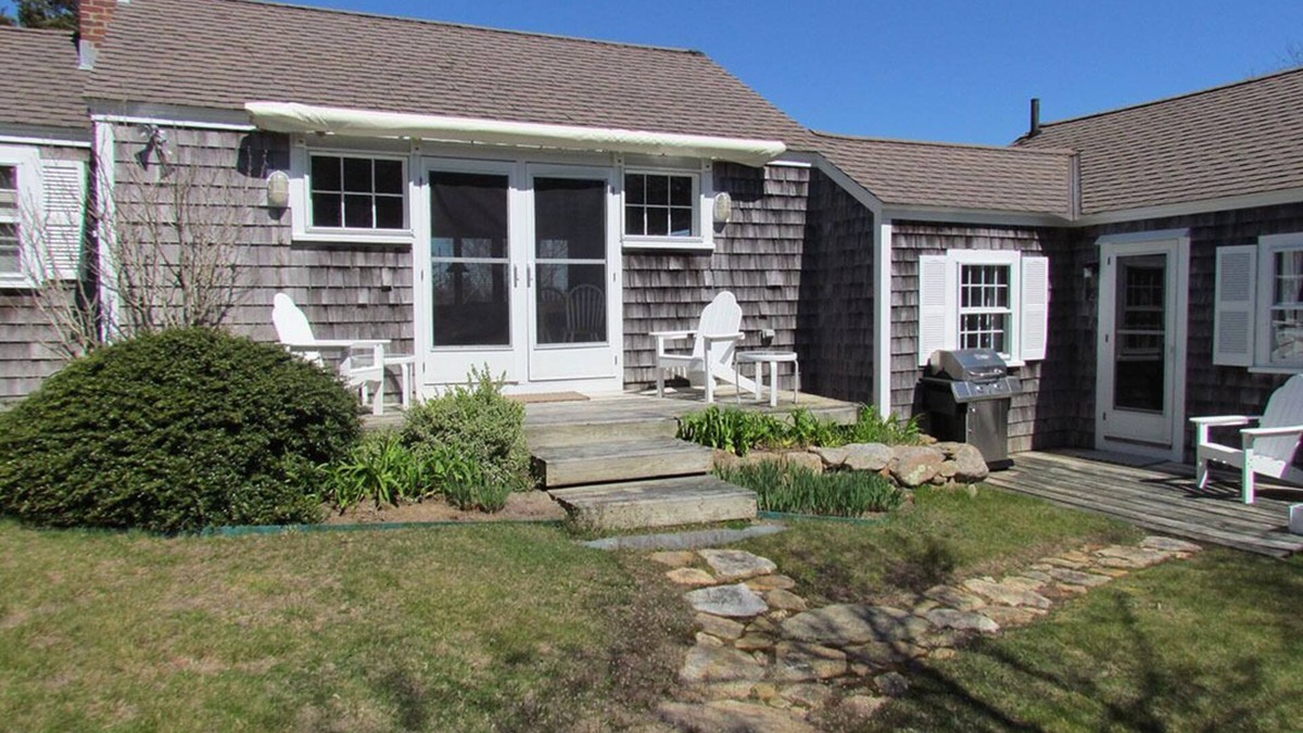 Falmouth House | Two Bedroom Cottage Short Walk up a path to shared private beach