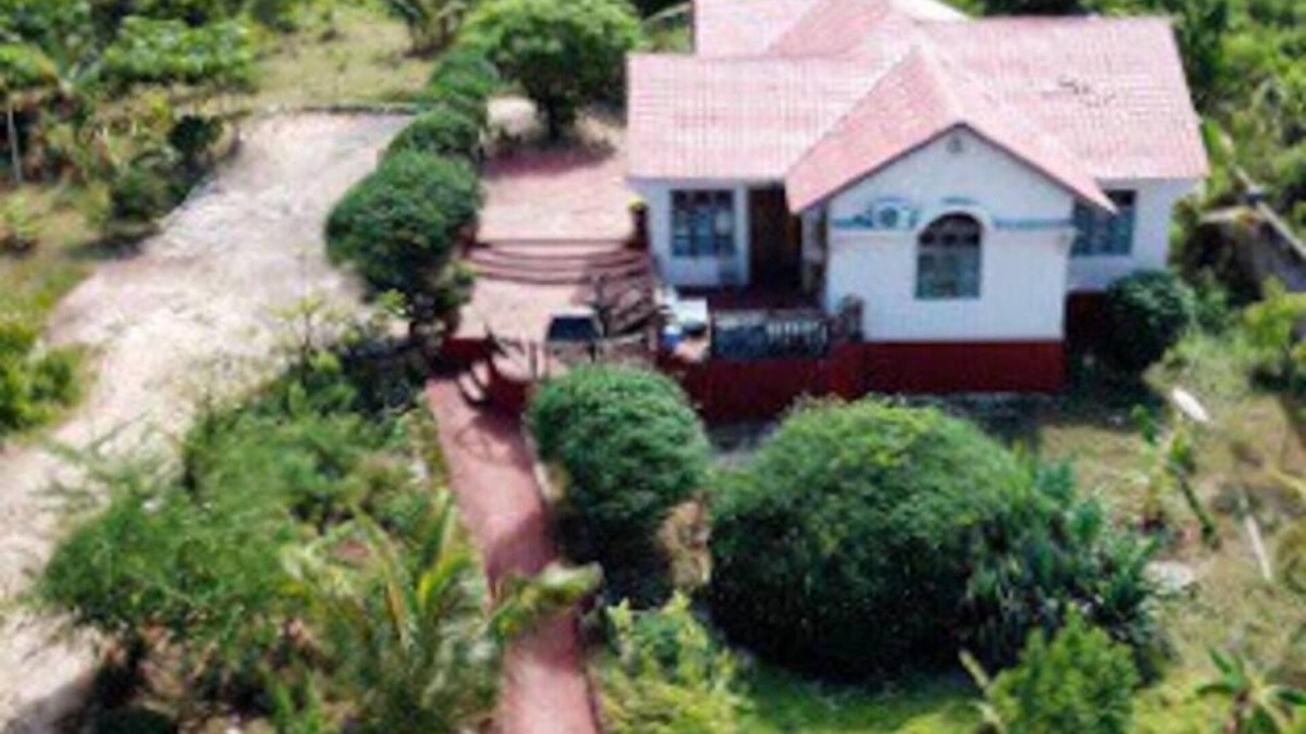 Nungwi House | Two -Bedroom Holiday Home with Balcony and Garden View