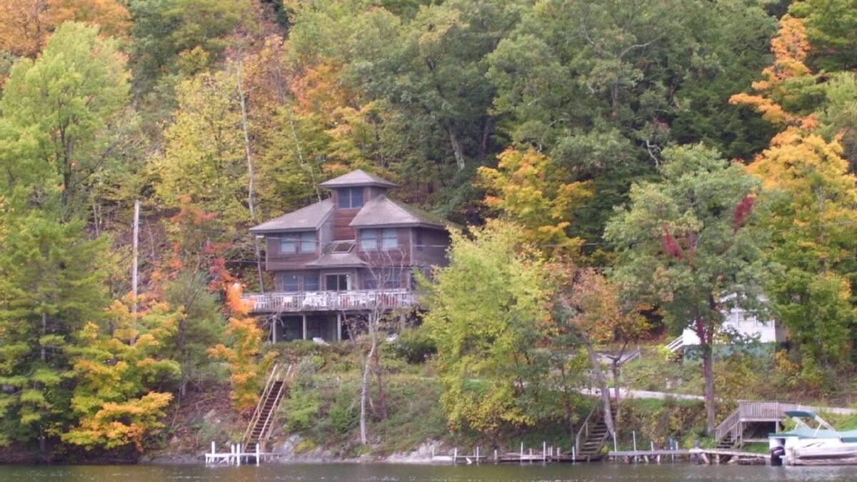 Poultney House | Two bedroom home on Northwest shore of Beautiful Lake St. Catherine with kayaks