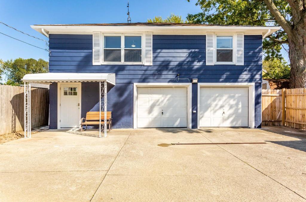 Lorain Apartment | TWO BEDROOM HOUSE WITH FREE PARKING