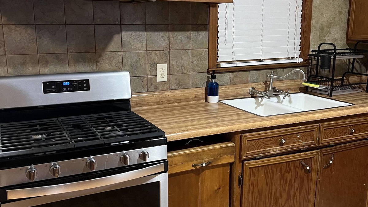 Westlake House | Two bedroom house with private backyard and patio