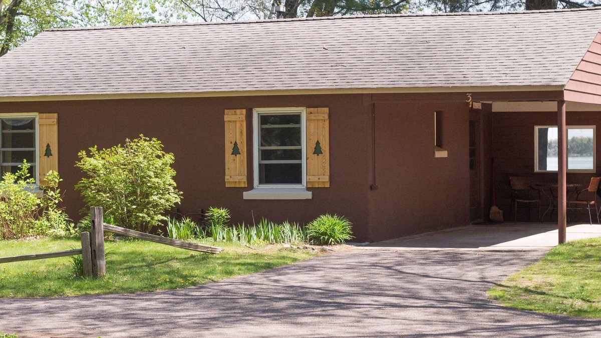 Lake Wissota Cabin | Two bedroom lakeside cabin-just 30' from beautiful Lake Wissota!