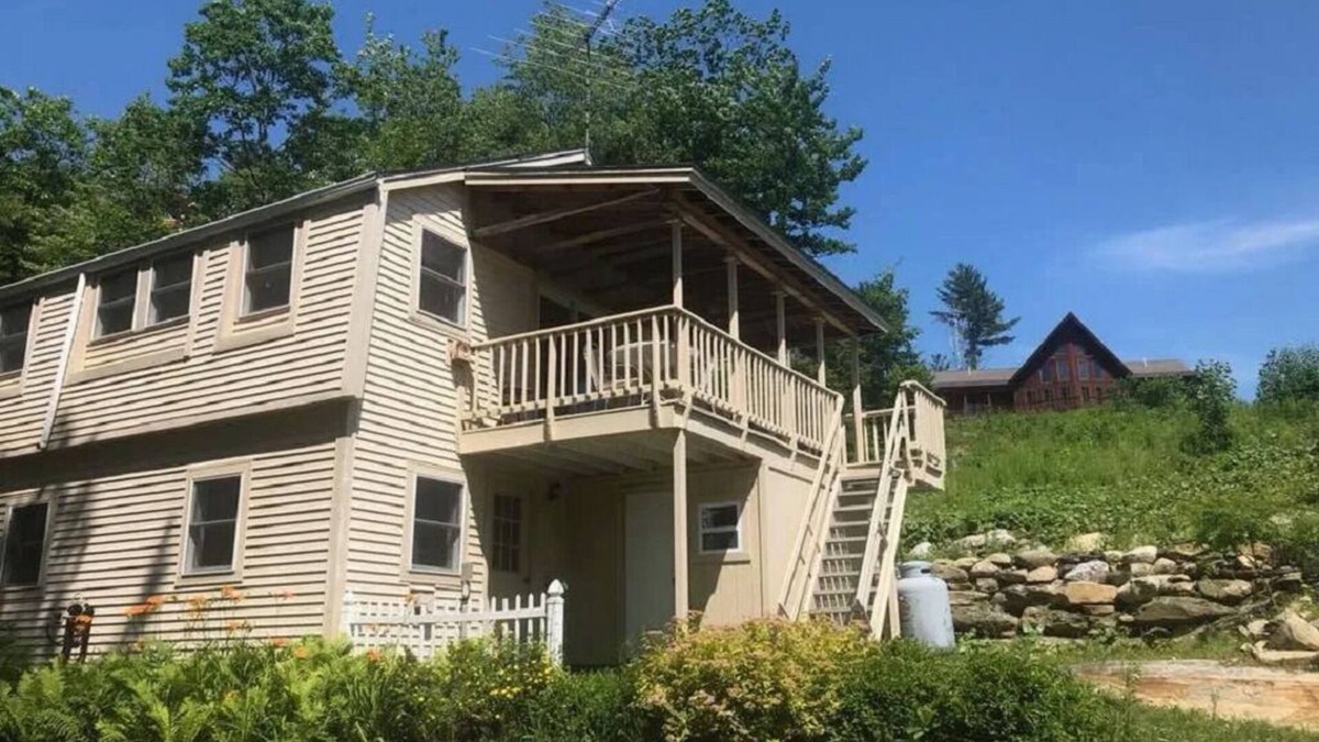 Sidney Apartment | Two Bedroom Lakefront Gataway on Snow Pond with shared waterfront access