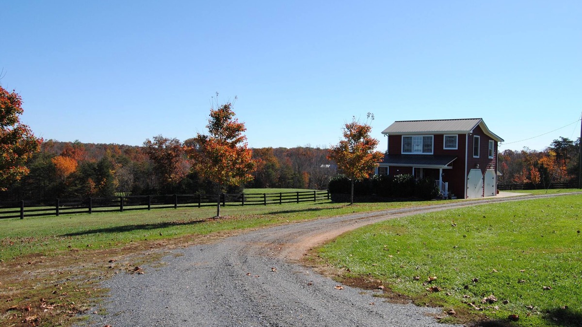 Ridge Cottage | Two Bedroom One Bath Cottage On 250 Acre Cattle Farm.