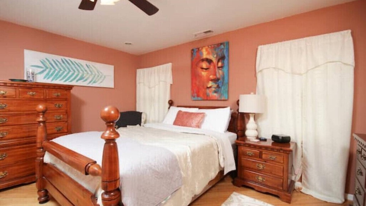 Lynchburg House | Two bedroom Private and Spacious space 1000sq ft.