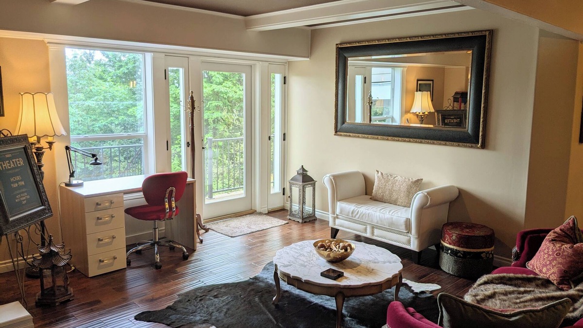 Riviera House | Two-bedroom Private Suite! Stunning Mt.Hood Views & much more!