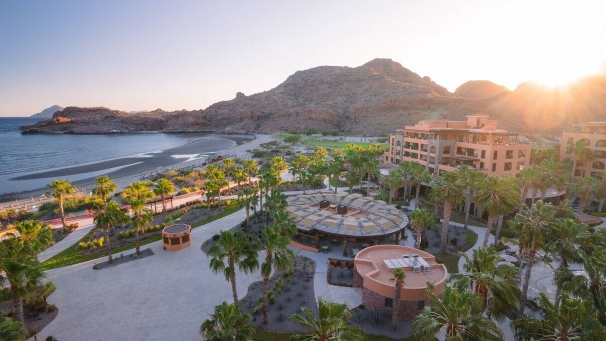 Ensenada Resort | Two bedroom suite at Villa Del Palmar resort, Danzante Bay TPC golf course.