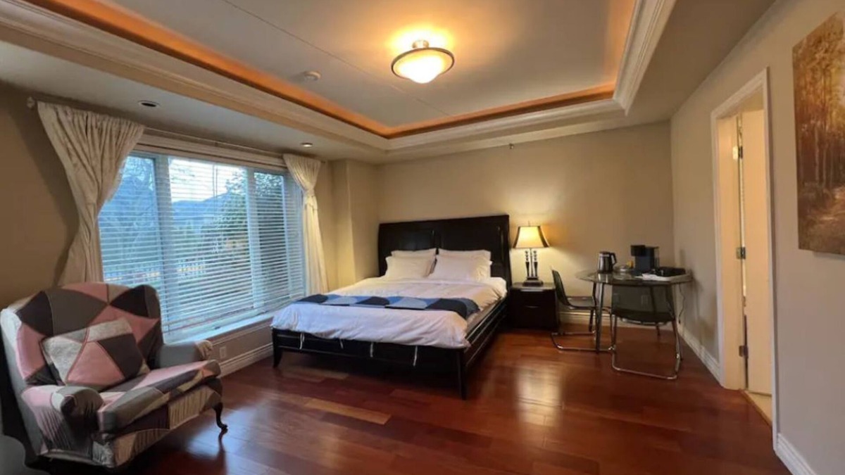 Steveston House | Two-bedroom with independent entrance close to YVR in Richmond