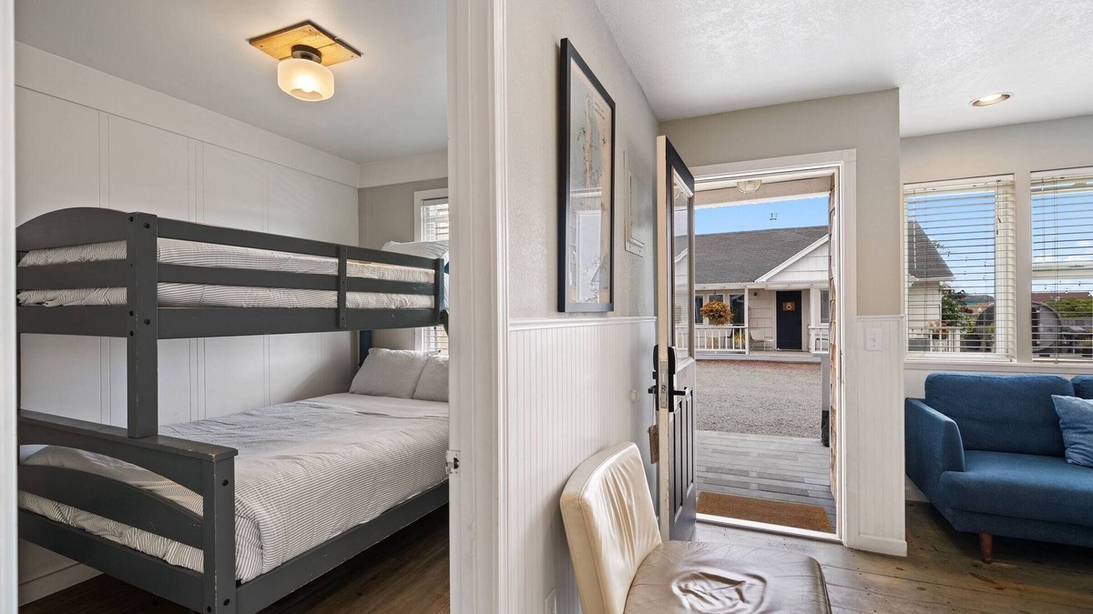 Long Beach Hotel | Two Bedroom with Kitchen at Boardwalk Cottages, Minutes to Long Beach Boardwalk