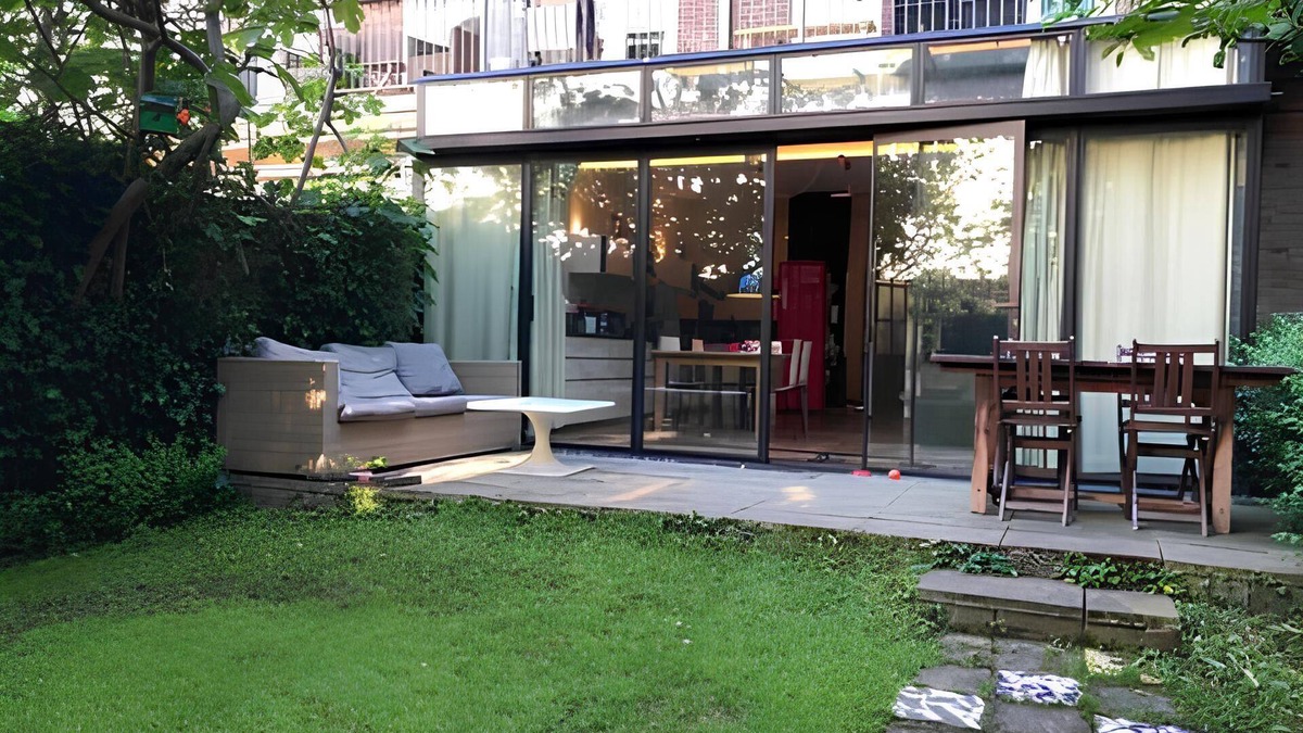Amsterdam West Apartment | Two-bedrooms apartment walking distance to the city centre comfortably sleep 5