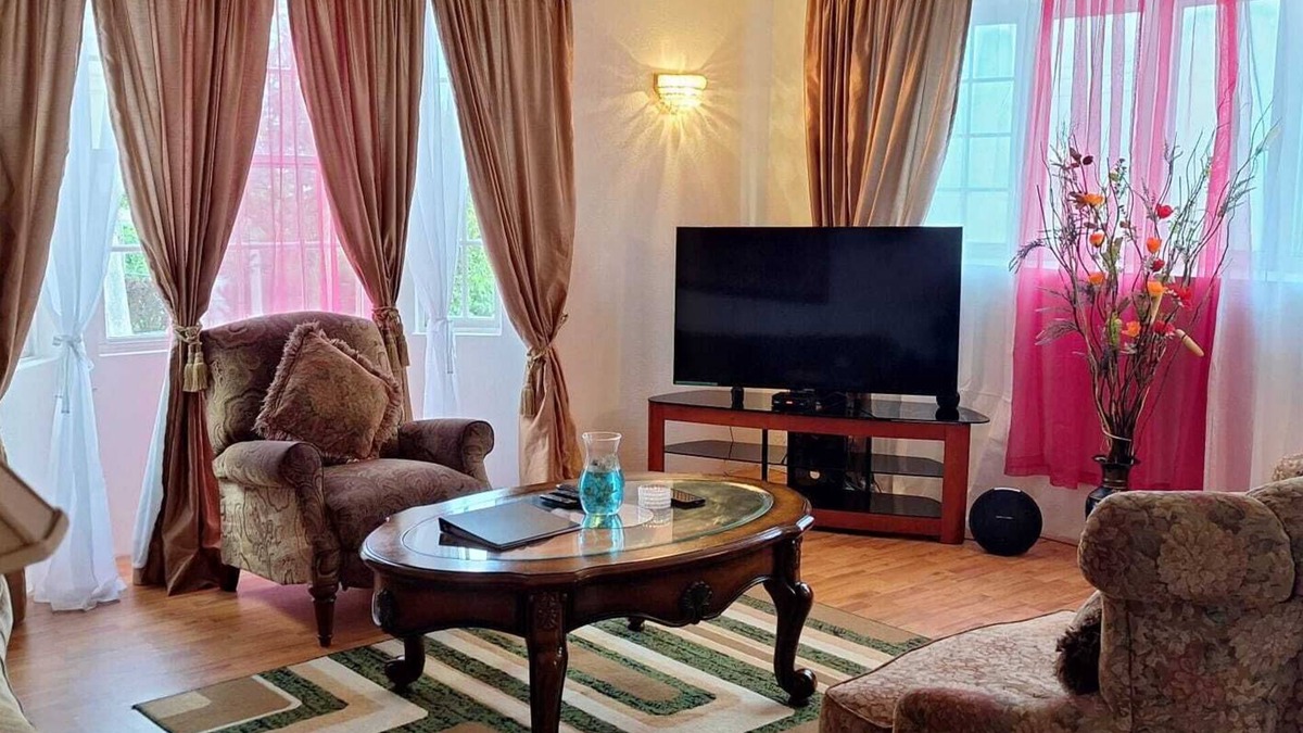 Wotton Apartment | Two Bedrooms Garden View at GoBajac