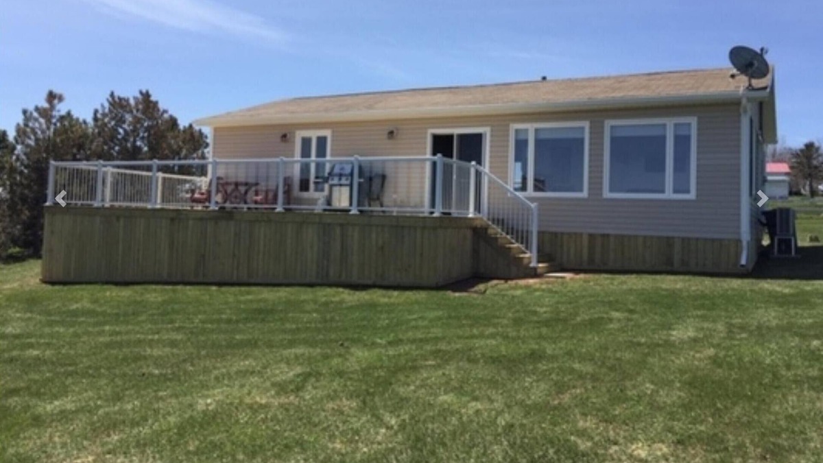 New London Cottage | Two bedrooms in Stanley Bridge with beautiful vistas