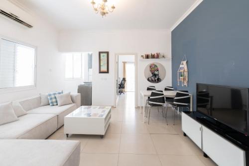 Kerem HaTeimanim Apartment | Two Bedrooms Stylish Apartment & Free Parking - Port & Beach TLV