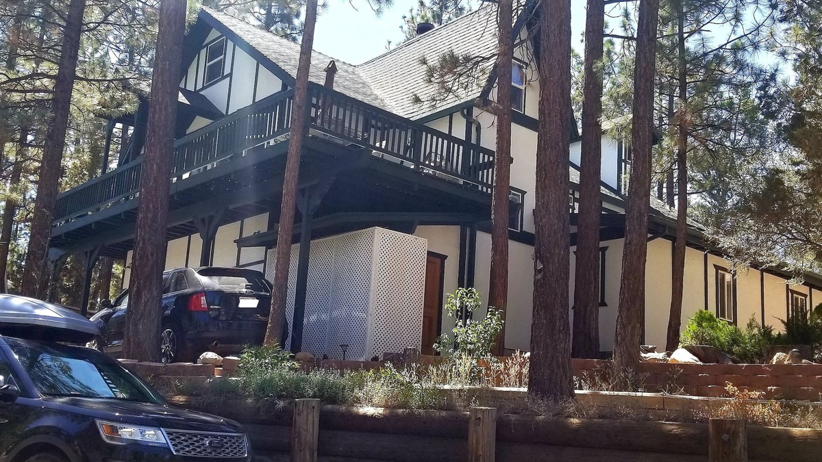 Big Bear City House | TWO BIG FAMILY AREAS means more for everyone! 7 parking spaces as well