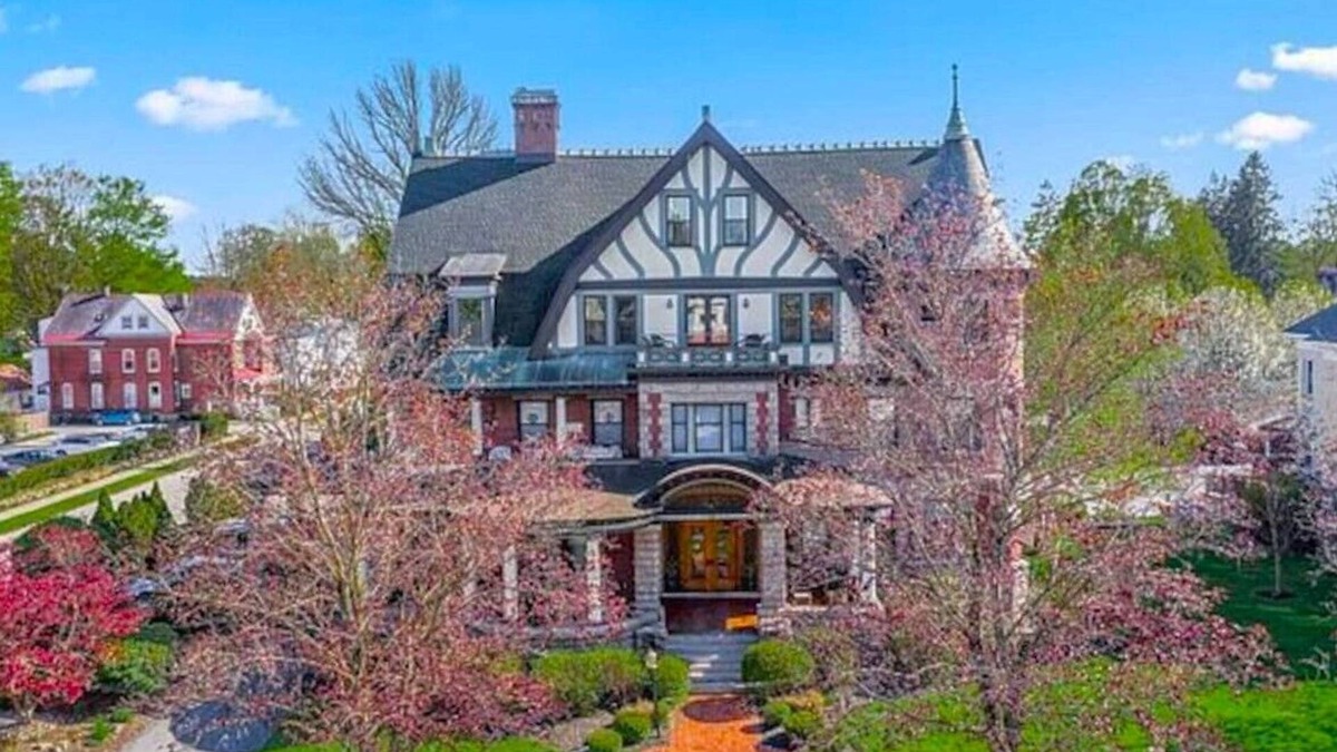 Saratoga Springs Condo | Two Blocks To Saratoga Race Track!