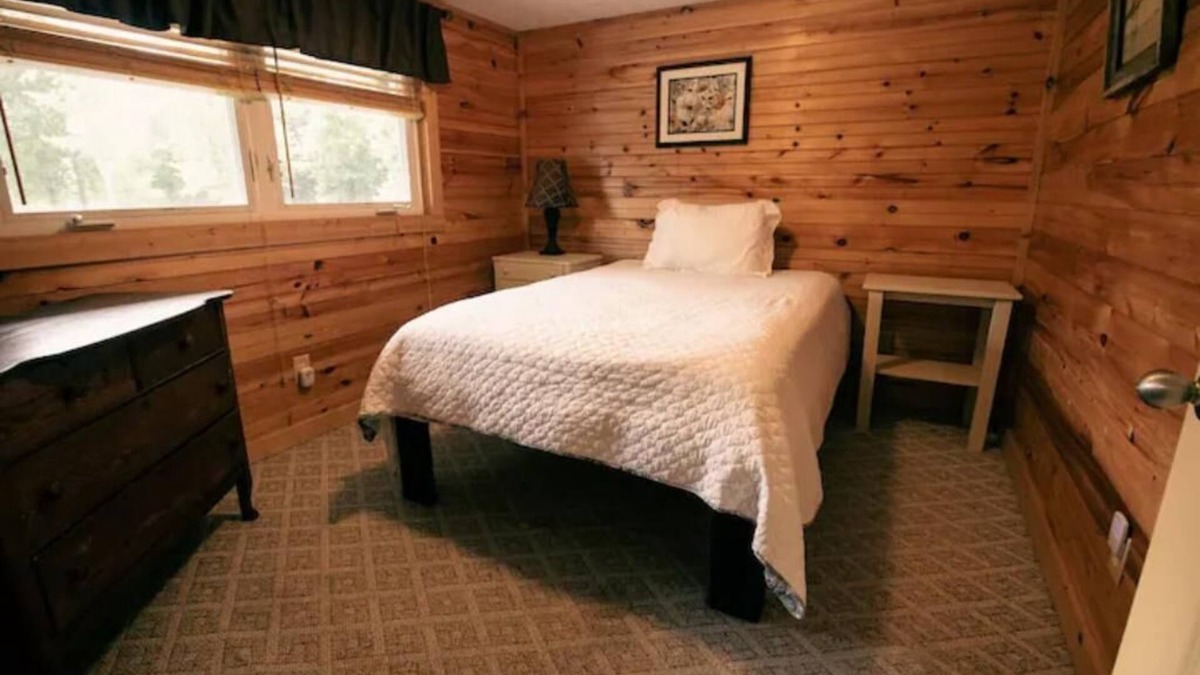 Abingdon Cabin | Two BR Cabin next to Creeper Trail