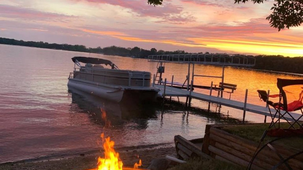 Litchfield House | Two cabin property on beautiful Lake Minnebelle - perfect for families!