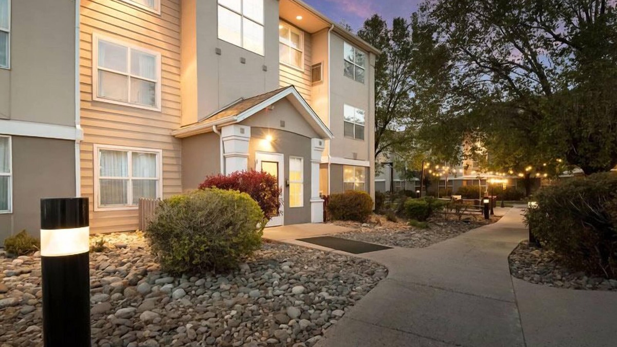 Reno/Tahoe Airport Hotel | Two Captivating Units! Traverse Fleischmann Planetarium and Science Center!
