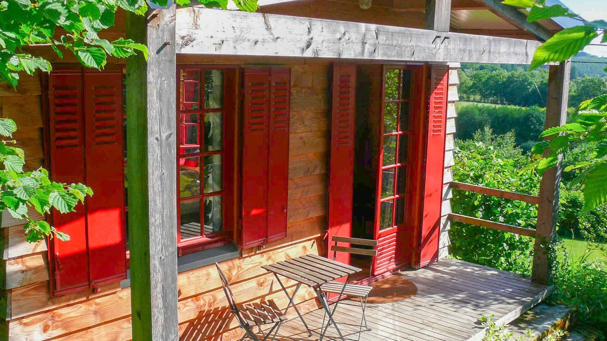 Moux-en-Morvan Ski Chalet | Two chalets on the edge of the woods for 6 people