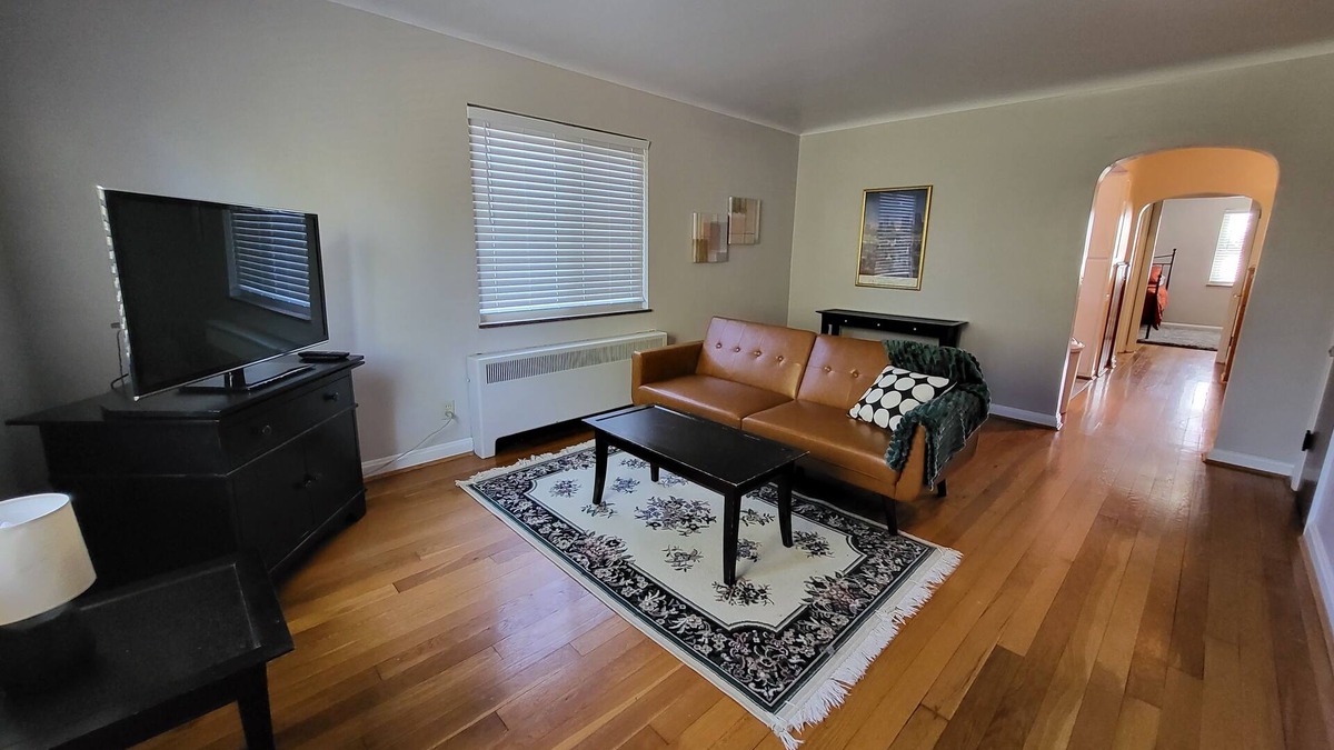 Roselawn Finance Apartment | Two Cozy apartments in the same building