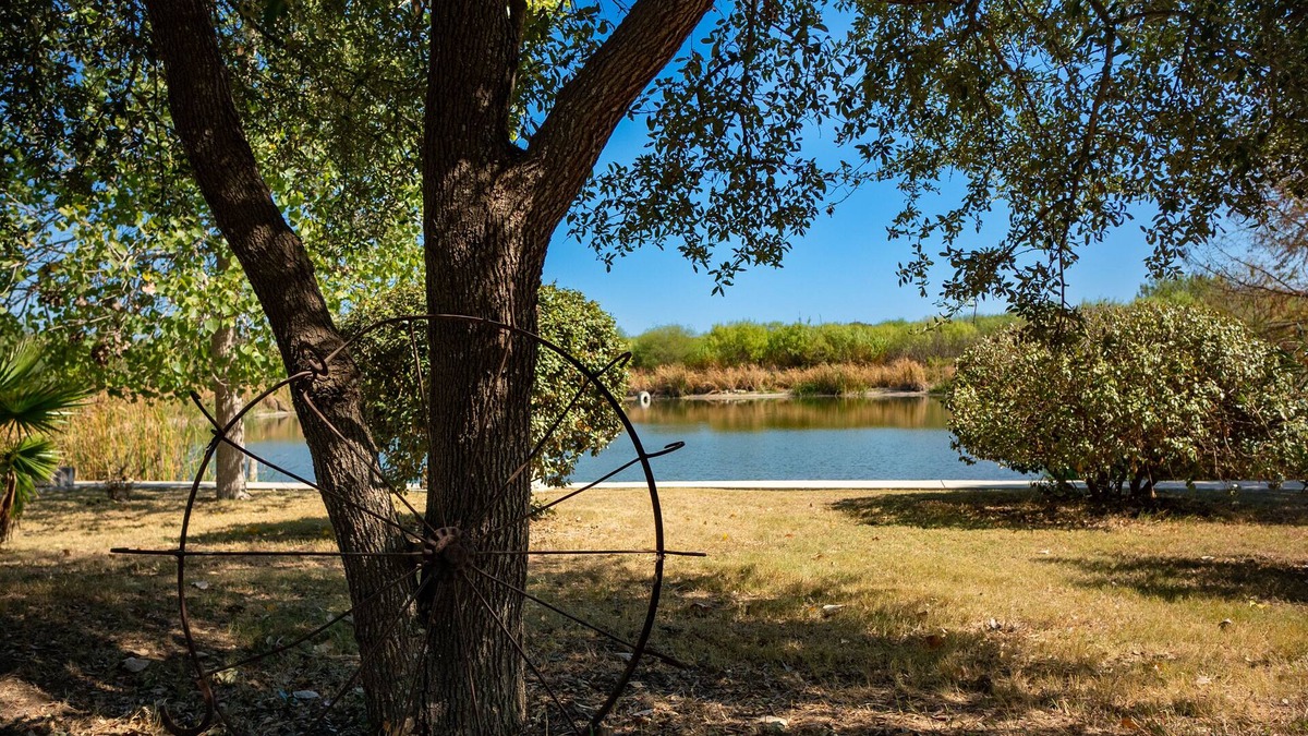 New Braunfels Cabin | Two Cozy Cabins Located on 65 Acres – A Peaceful Ranch Escape