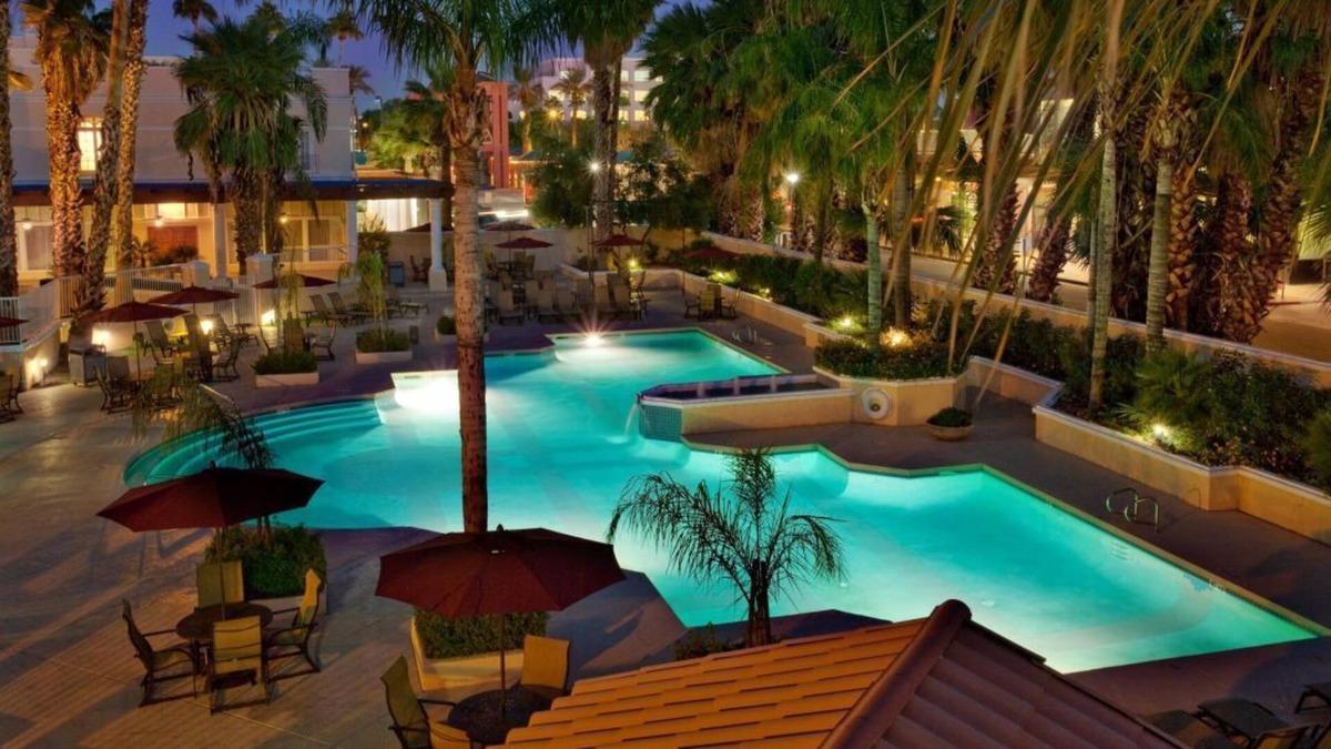 Downtown Resort | TWO COZY UNITS! HEATED POOL, PARKING