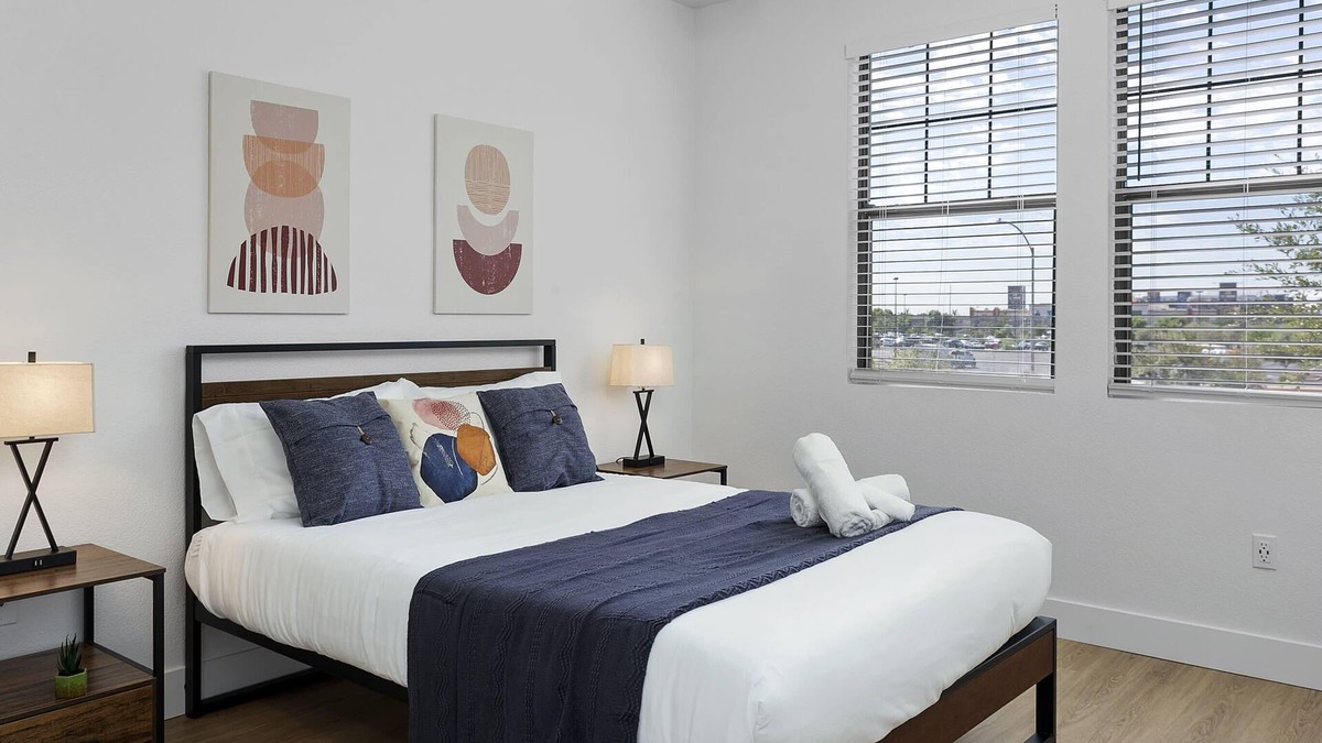 Glendale Sports and Entertainment District Apartment | TWO Cozysuites with Pool and Jacuzzi in Glendale 10 and 03