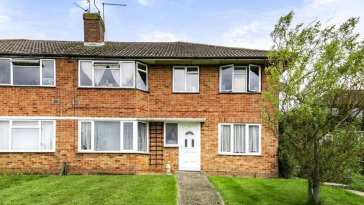 Farnham Apartment | Two Double Bedroom Maisonette with garden