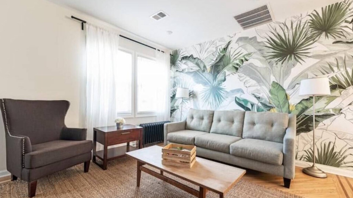 Lower Vailsburg Apartment | Two floor Urban Oasis: King Bed Near NYC Train