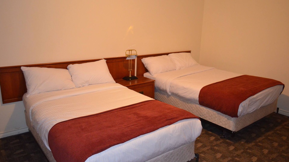 Town of Two Hills Hotel | Two Hills Inn