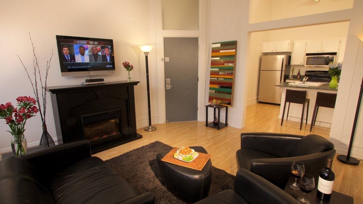 Walla Walla Apartment | Two — King Bed, Historic Downtown Apartment in Nicely Appointed Building on Main Street