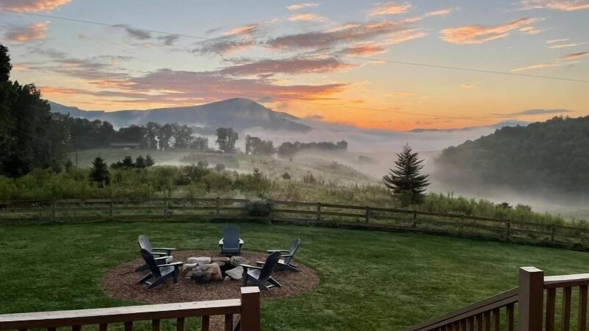 Wilson Creek Cabin | TWO King Suites. 4br,3ba. Grayson Highlands State Park, Virginia Creeper Trail.