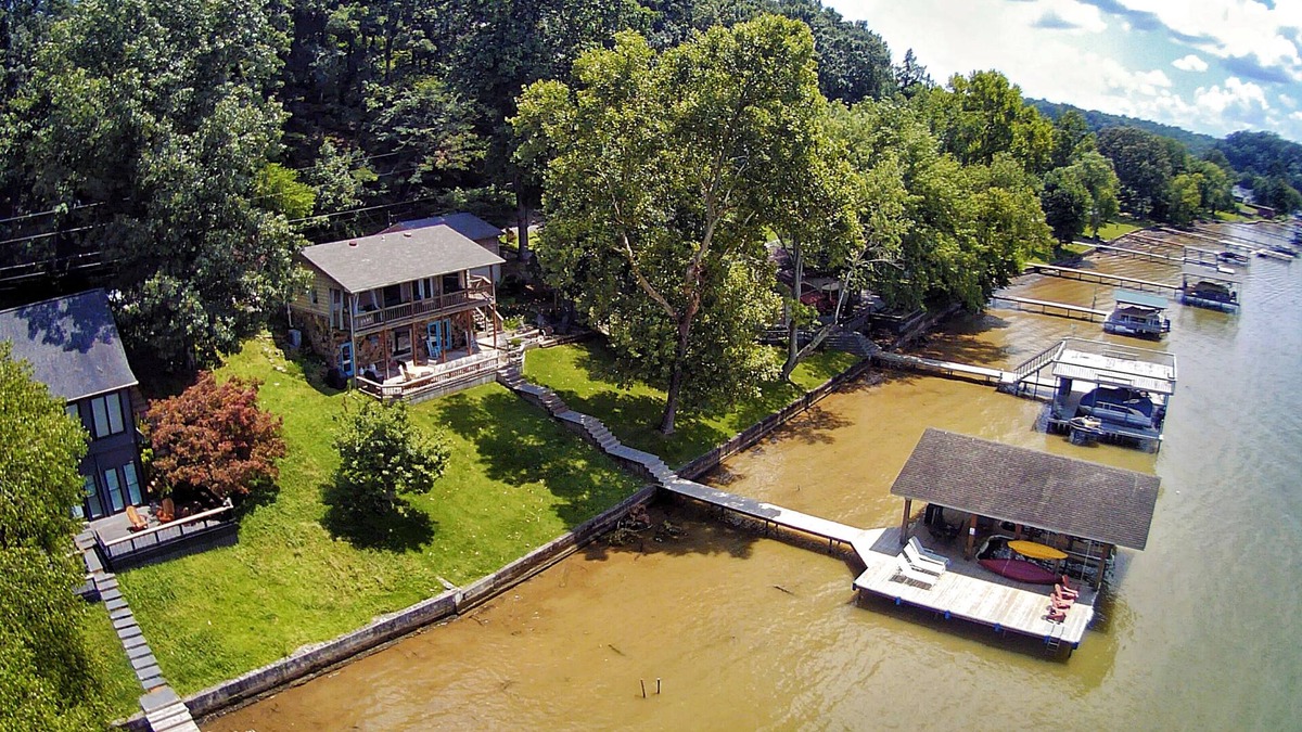 Florence House | Two kitchens, Boathouse, Firepit, Bunks, Kayaks