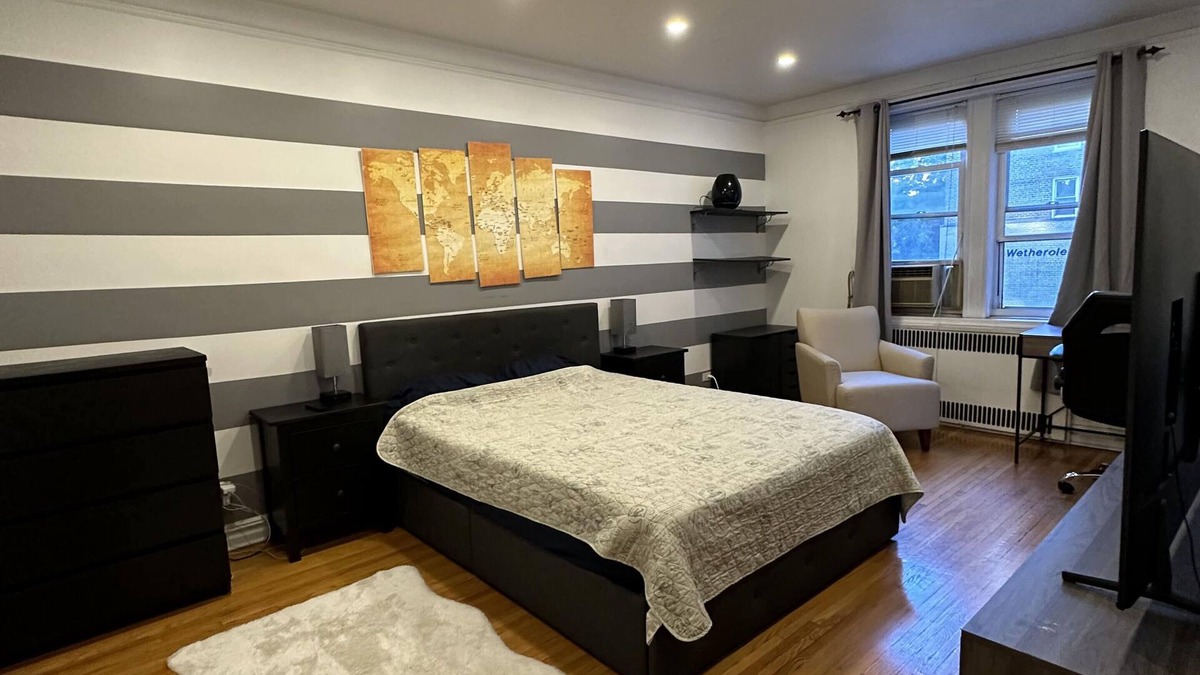 Queens Condo | Two Large Cozy Bedroom Condominium that is 20 mins train ride to Manhattann