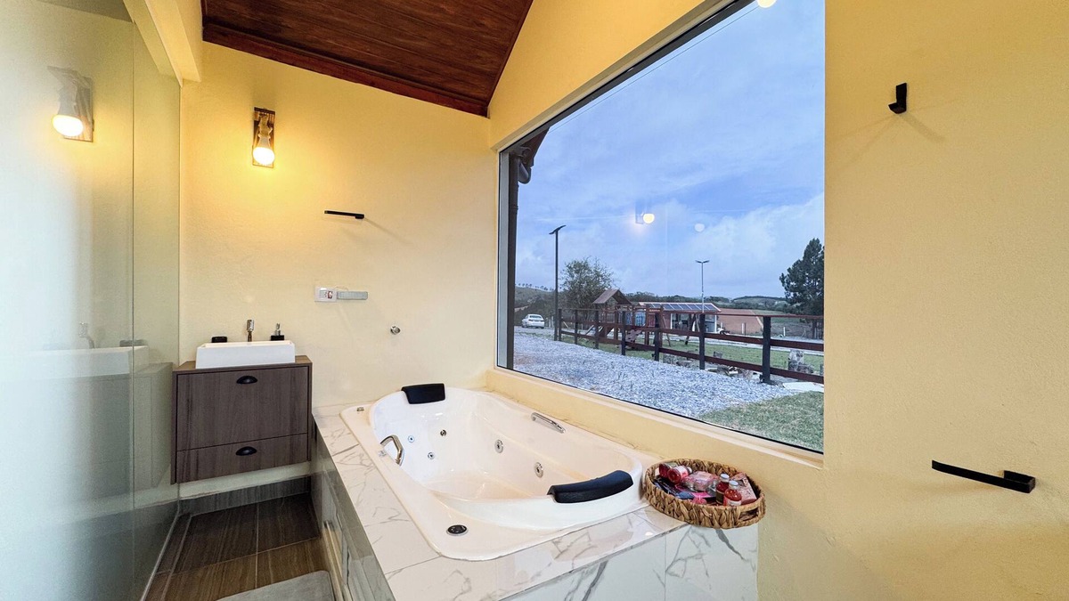 Piedade Ski Chalet | Two Little Birds Cottage - Terra Sertaneja Farm