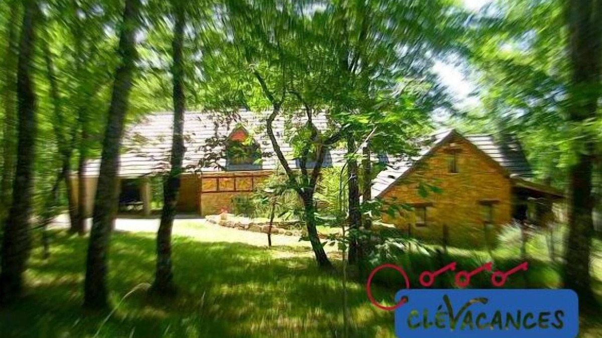 Saint-Cernin-de-Larche Cottage | TWO LODGES AT THE DOORS OF PERIGORD Tel: 06. 28. 94. 29. 50