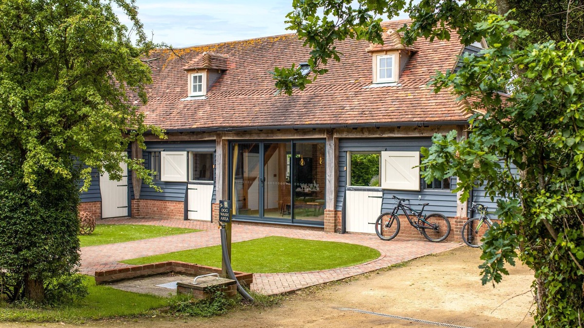 Funtington Cottage | Two luxury Cottages near Bosham with Hot Tubs, perfect for family reunion.