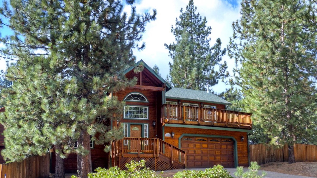 Pioneer Trail House | Two Master Family Home/Easy to Access Year-Round/Nearby Trails