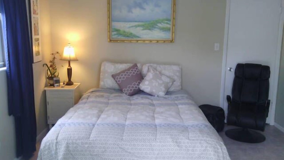 Gulf Gate Estates Apartment | Two Miles to Siesta Key