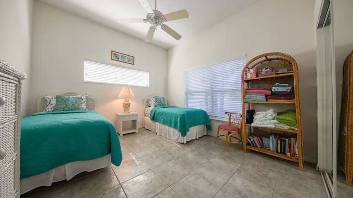 Boardwalk Cottage | Two minutes from the beach