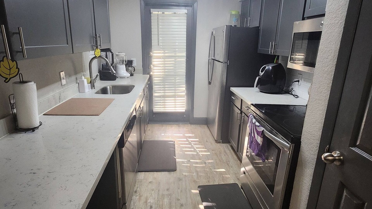North Arlington Apartment | Two minutes from AT&T Stadium