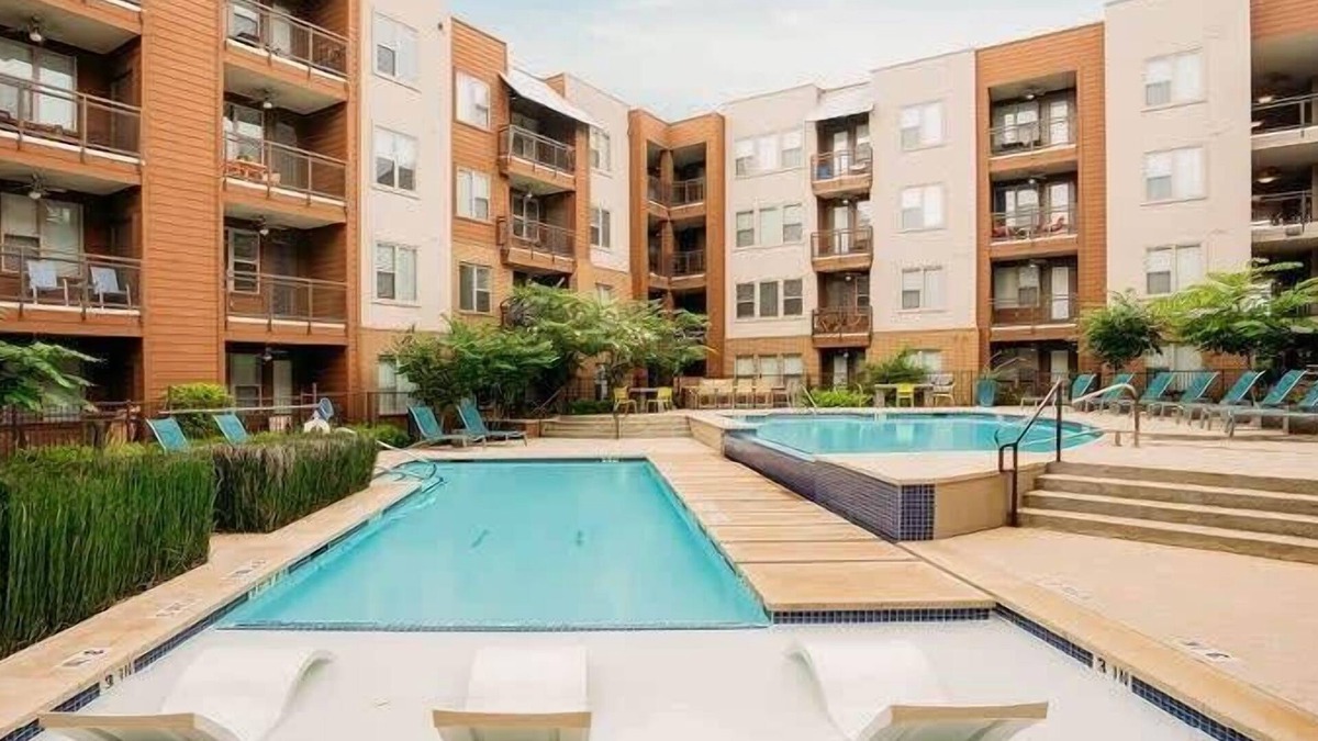 West Congress Apartment | TWO Modern SoCo CozySuites w/ 2 Pools!