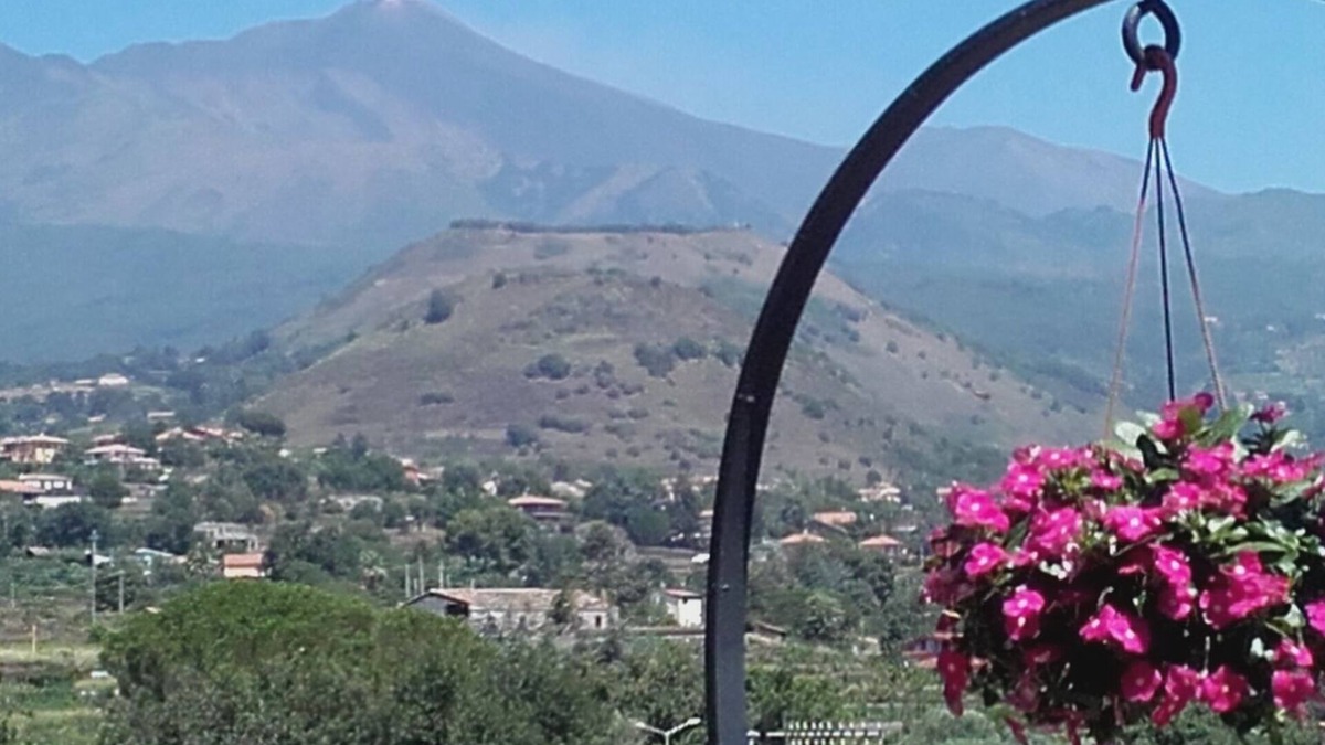 Viagrande House | Two neighboring houses, totally independent, ideal for families or groups.