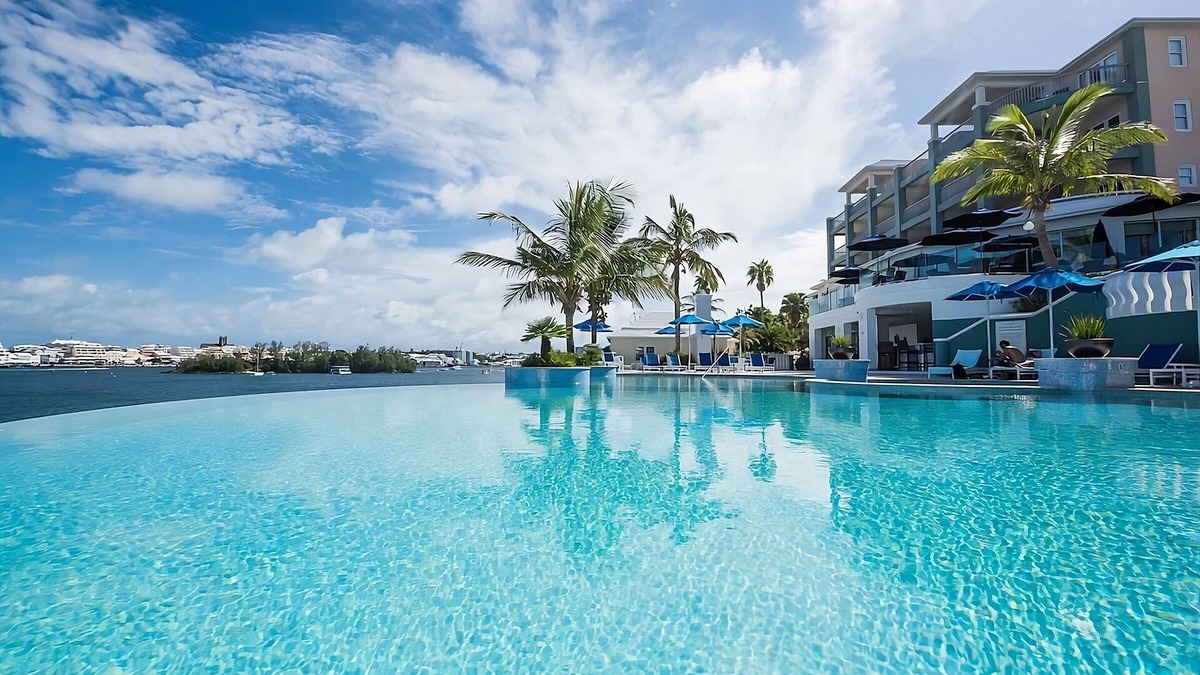 Paget Hotel | Two One-bedroom Stes at Newstead Belmont Hills Golf Resort and Spa
