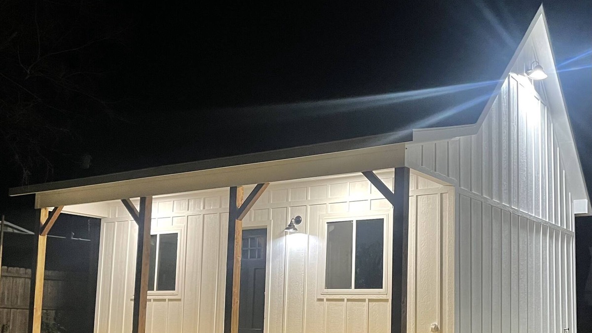 Mead Cabin | TWO PEAKS-North:NEW modern cabin-vaulted wood ceiling-Lake Texoma- AWESOME RATES