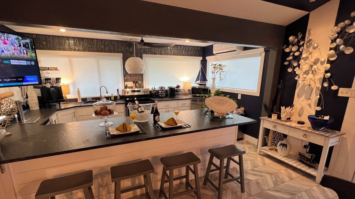 Ferndale House | Two-Person Oasis with Pool & All the Amenities