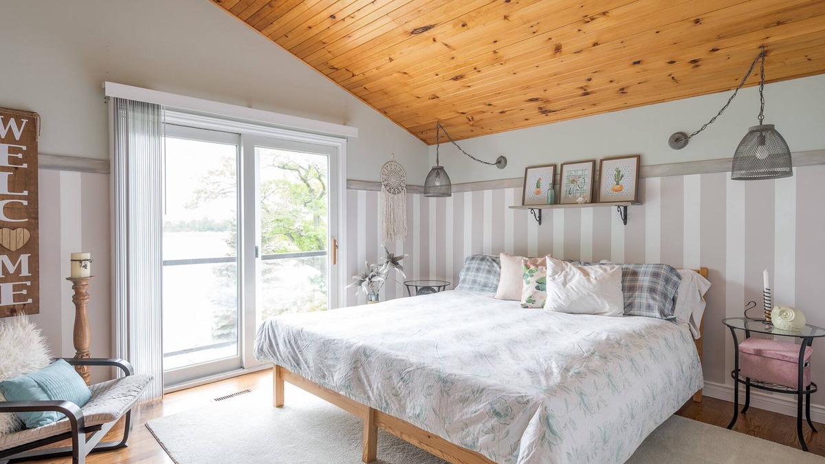 Otonabee-South Monaghan House | Two Piggie's Rice Lake Escape