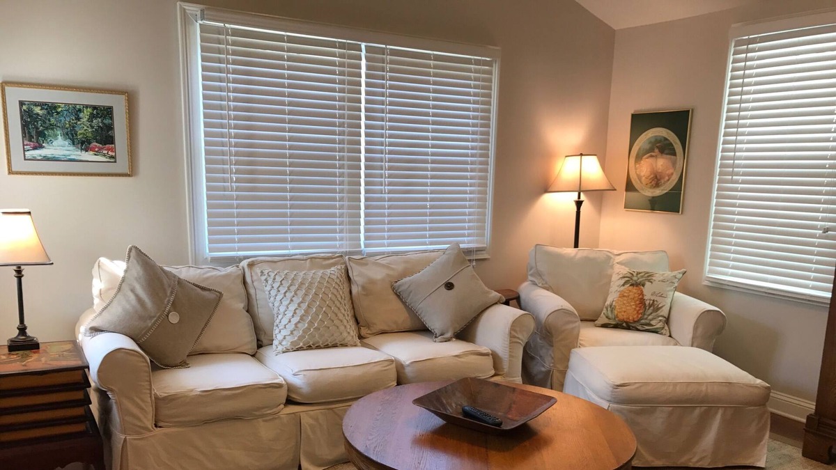 Beach Institute Cottage | Two Pineapples Cottage with Private Outdoor Space!
