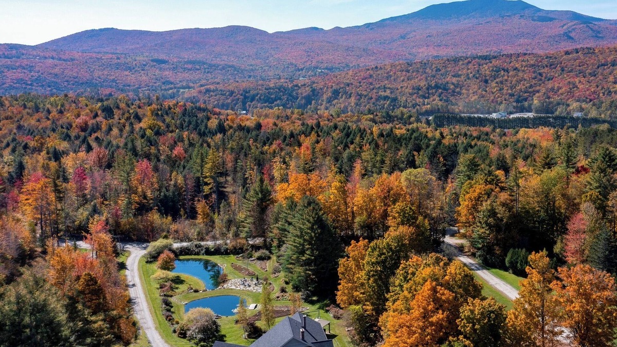 Johnson House | Two ponds, hot tub, sauna, 18 acres!